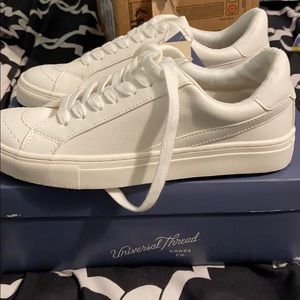 Universal thread brittin sneakers 8.5  brand new